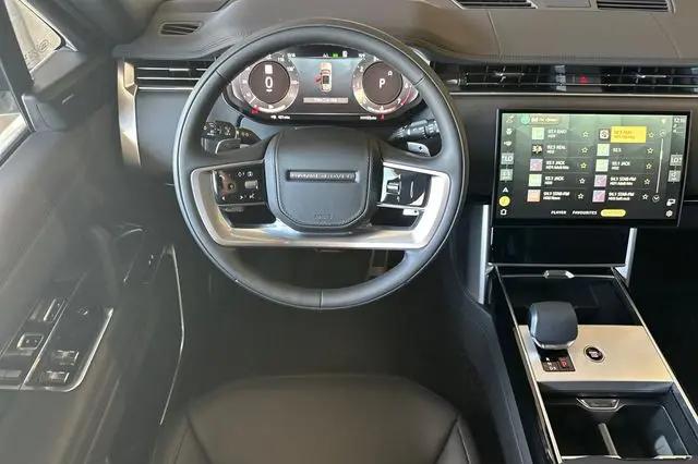 2026 Land Rover Range Rover P400 SE 7 Seat