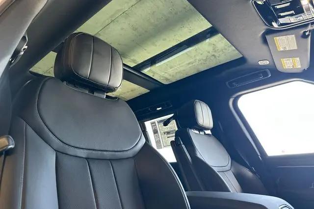 2026 Land Rover Range Rover P400 SE 7 Seat