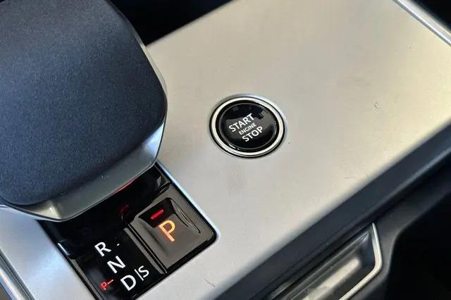 2026 Land Rover Range Rover P400 SE 7 Seat