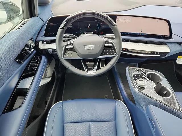 2025 Cadillac iQ Luxury 2 AWD