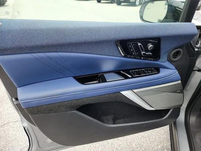 2025 Cadillac iQ Luxury 2 AWD