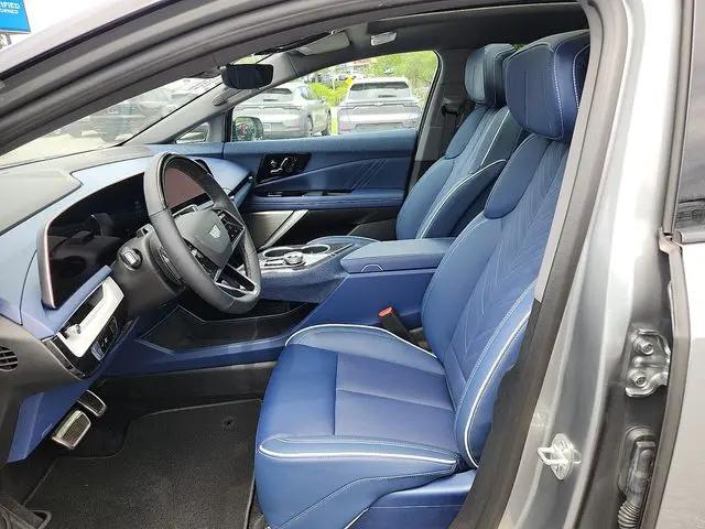 2025 Cadillac iQ Luxury 2 AWD