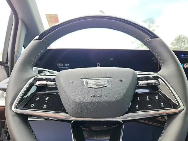 2025 Cadillac iQ Luxury 2 AWD