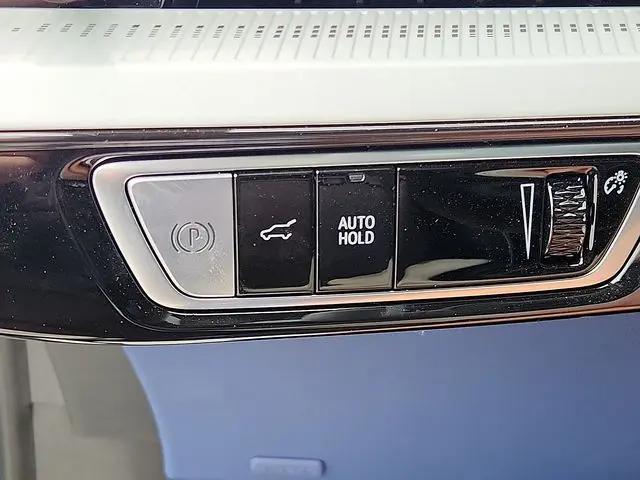2025 Cadillac iQ Luxury 2 AWD
