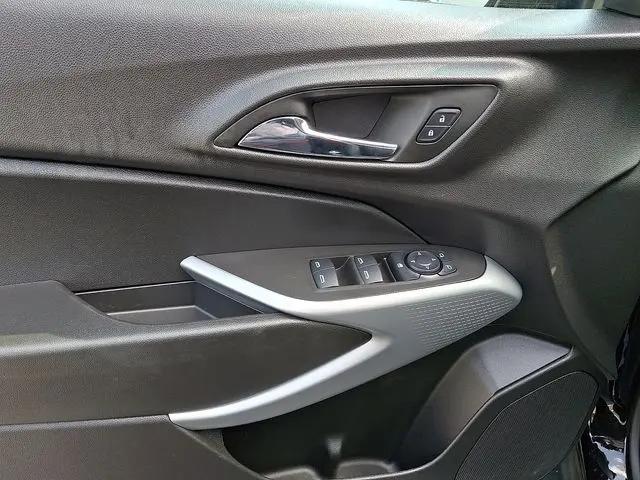 2025 Chevrolet Trax FWD LS