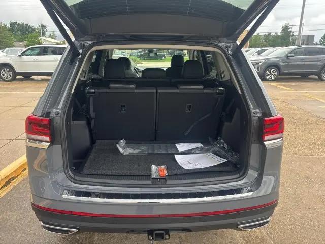 2026 Volkswagen Atlas SE with Technology