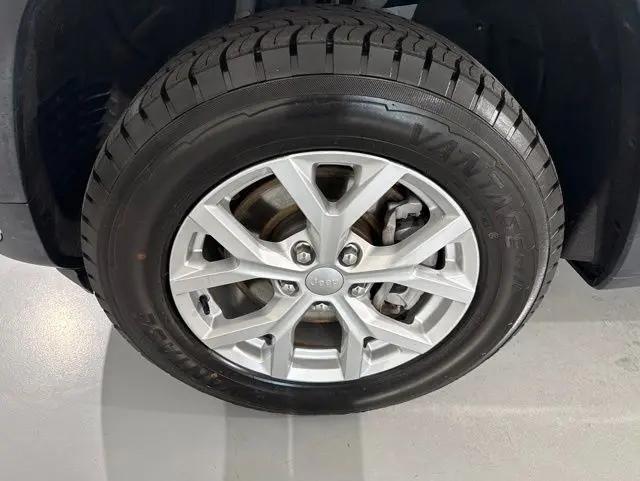 2023 Jeep Grand Cherokee L Limited 4x2