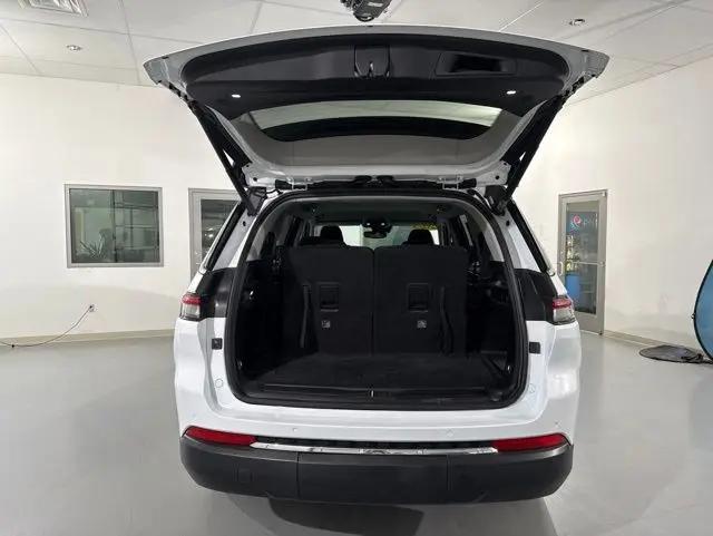 2023 Jeep Grand Cherokee L Limited 4x2