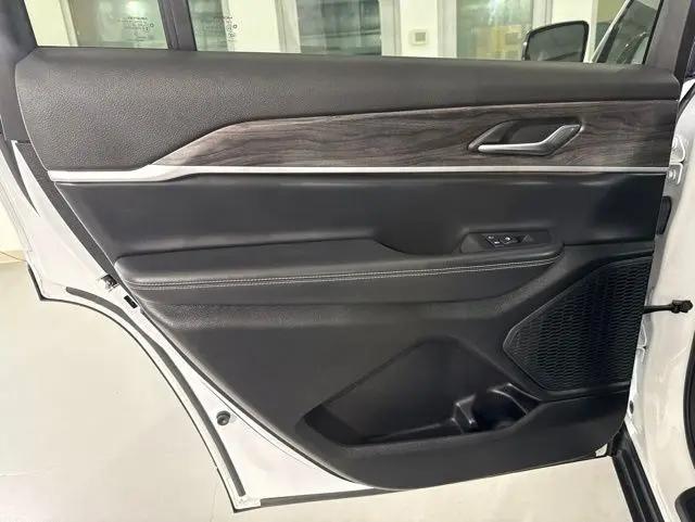 2023 Jeep Grand Cherokee L Limited 4x2