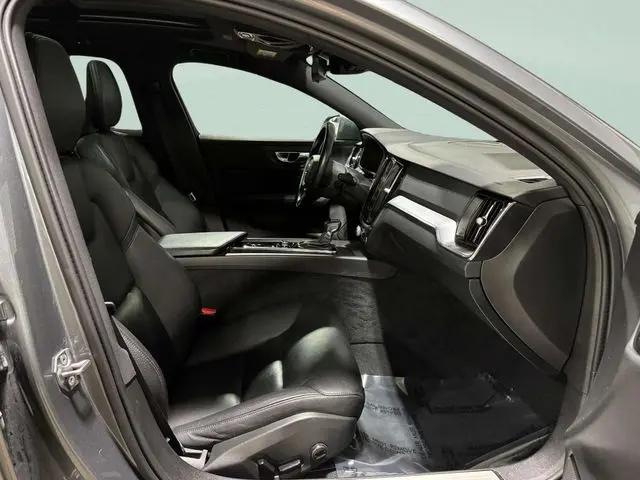 2020 Volvo V60 T5 Momentum