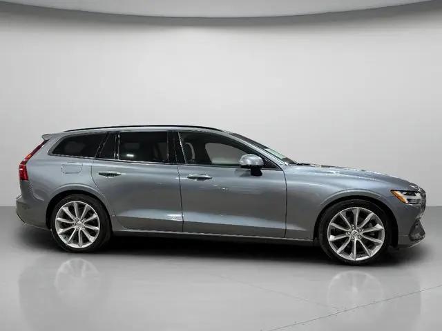 2020 Volvo V60 T5 Momentum