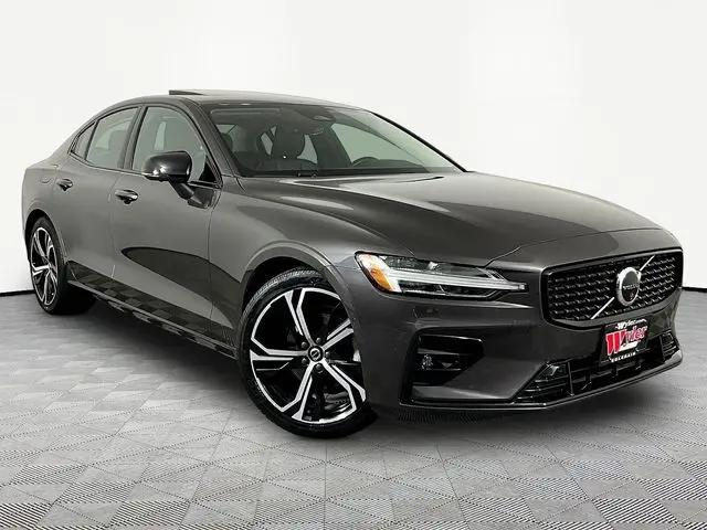 2024 Volvo S60 B5 Plus Dark Theme