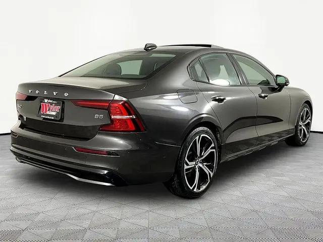 2024 Volvo S60 B5 Plus Dark Theme