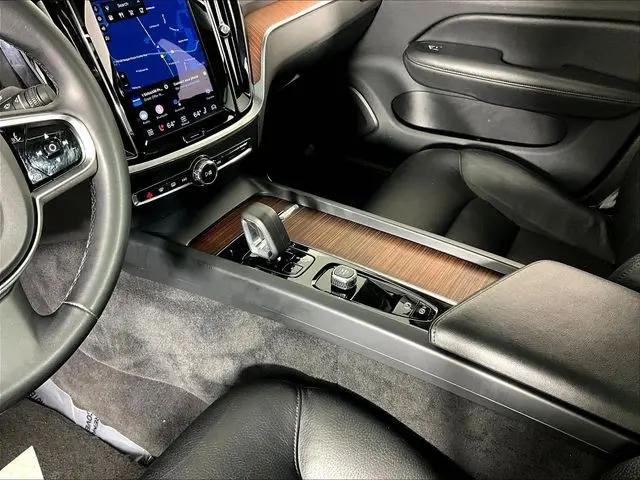 2024 Volvo S60 B5 Plus Dark Theme