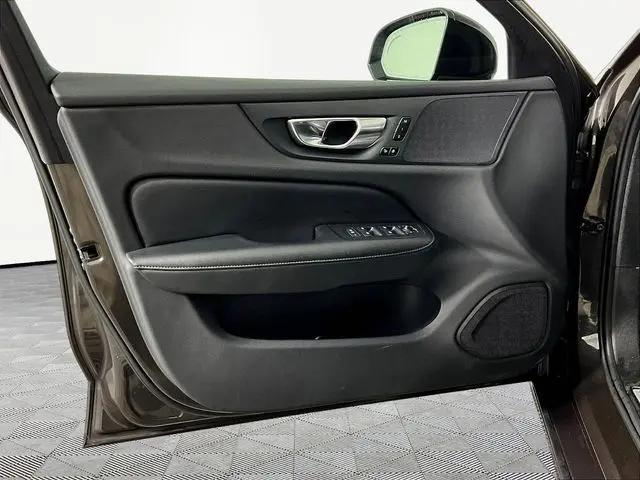 2024 Volvo S60 B5 Plus Dark Theme