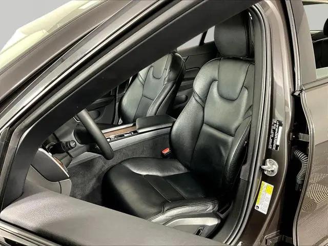 2024 Volvo S60 B5 Plus Dark Theme