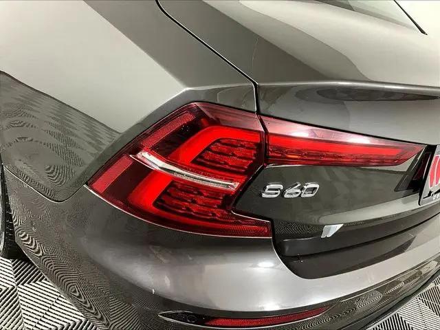 2024 Volvo S60 B5 Plus Dark Theme