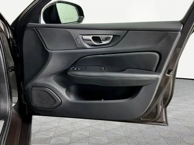 2024 Volvo S60 B5 Plus Dark Theme