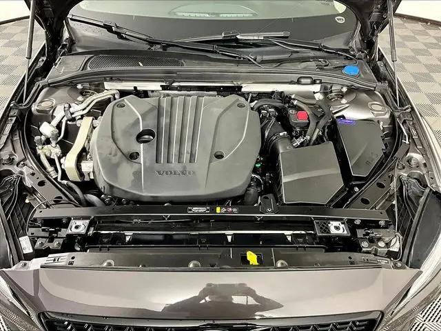 2024 Volvo S60 B5 Plus Dark Theme