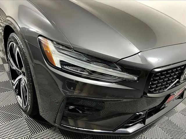 2024 Volvo S60 B5 Plus Dark Theme