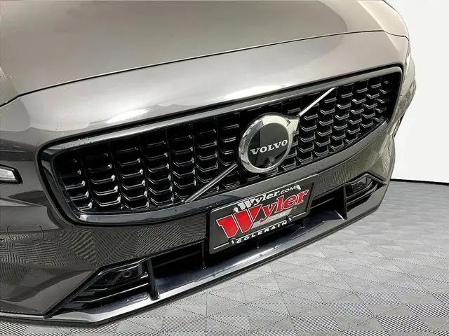 2024 Volvo S60 B5 Plus Dark Theme