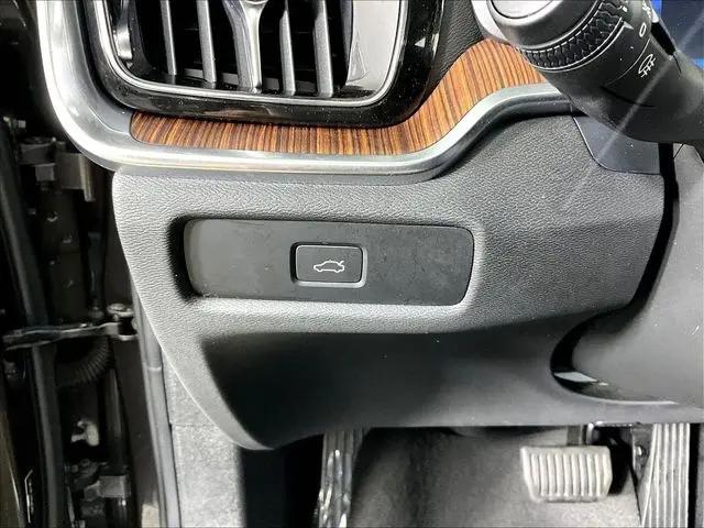 2024 Volvo S60 B5 Plus Dark Theme