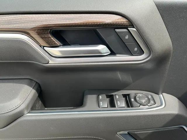 2026 Chevrolet Silverado 1500 4WD Crew Cab Short Bed RST