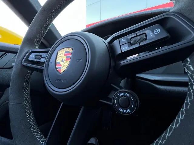 2022 Porsche 911 GT3 w/Touring Package