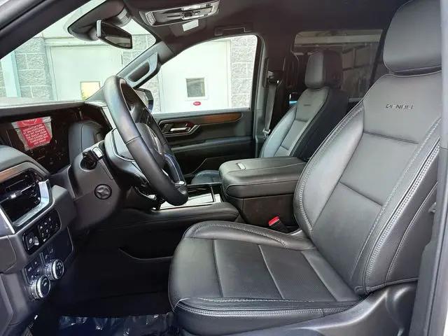 2025 GMC Yukon 4WD Denali