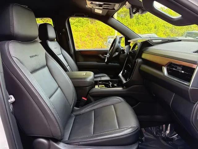 2025 GMC Yukon 4WD Denali