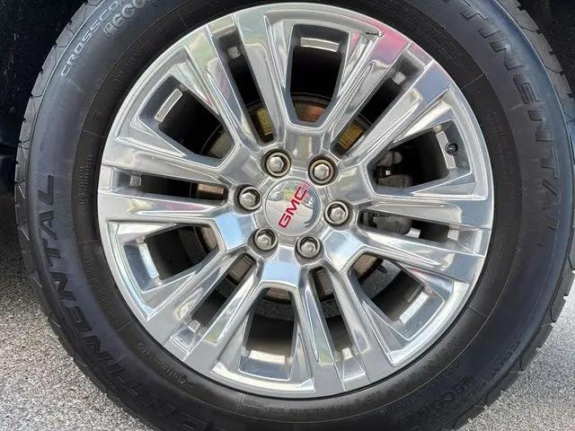 2025 GMC Yukon 4WD Denali