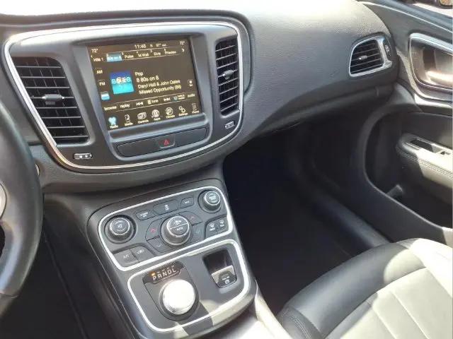 2017 Chrysler 200 Limited Platinum