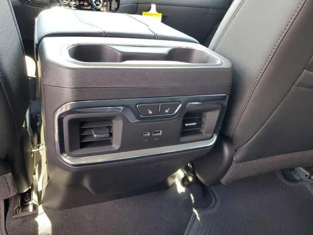 2026 GMC Sierra 1500 Crew Cab, Short Bed, SLT, RWD
