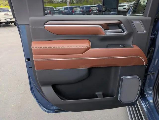 2026 GMC Sierra 2500HD Crew Cab, Standard Bed, Denali Ultimate, 4WD