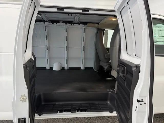 2026 Chevrolet Express Cargo Van 2500 Extended Wheelbase, WT, RWD
