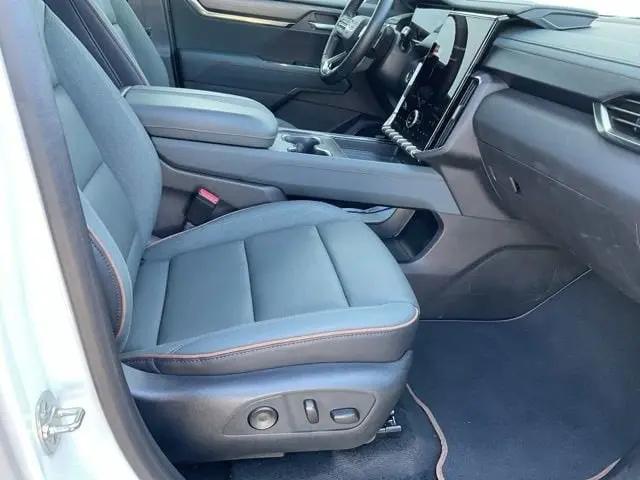 2024 GMC Acadia AWD AT4