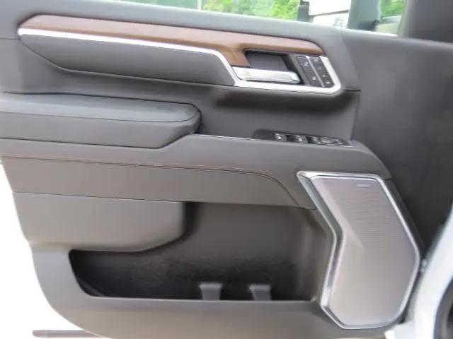2026 Chevrolet Silverado 2500HD Crew Cab, Standard Bed, High Country, 4WD