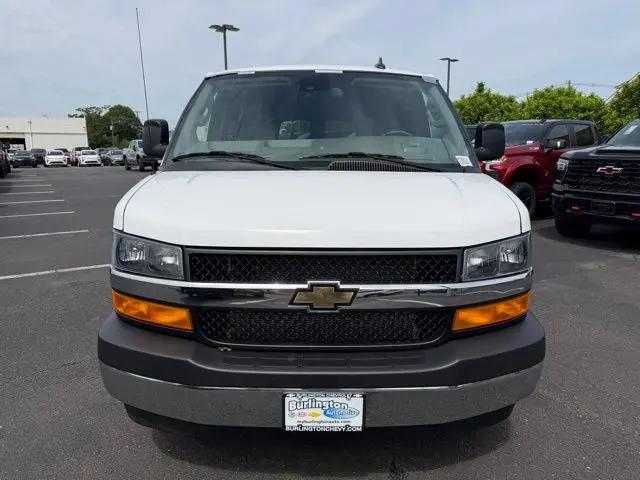 2025 Chevrolet Express Passenger RWD 3500 Extended Wheelbase LT