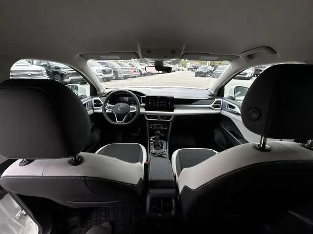 2026 Volkswagen Taos SE
