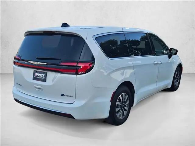 2024 Chrysler Pacifica Hybrid Select