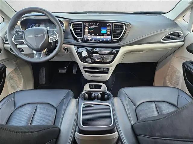 2024 Chrysler Pacifica Hybrid Select