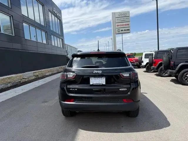 2024 Jeep Compass Latitude Lux FWD