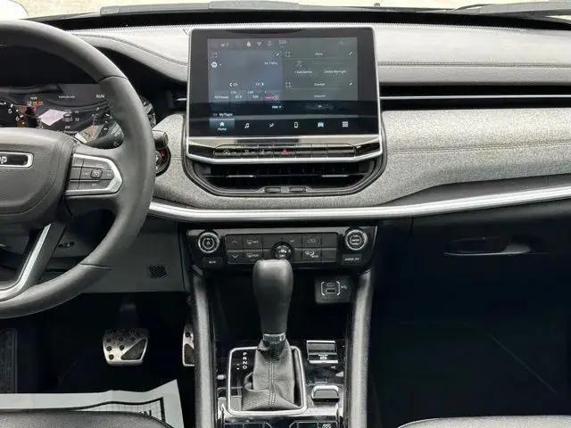 2024 Jeep Compass Latitude Lux FWD