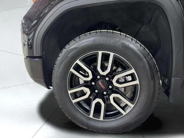 2022 GMC Sierra 1500 Limited 4WD Crew Cab Short Box AT4