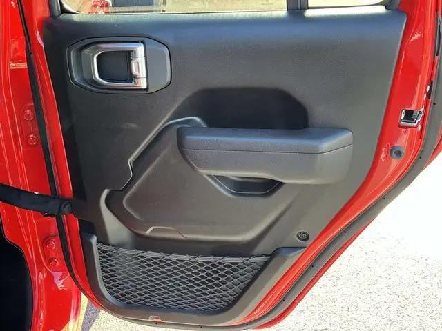 2025 Jeep Wrangler 4-Door Summit 4x4