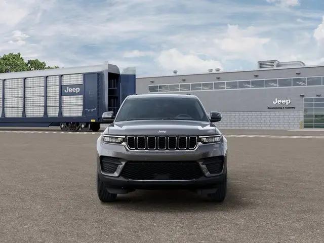 2026 Jeep Grand Cherokee Laredo 4x2