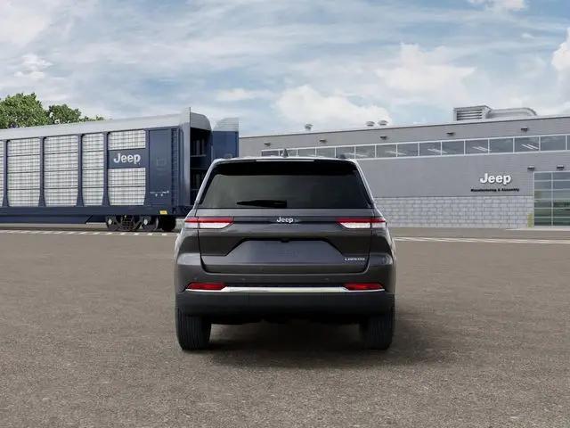 2026 Jeep Grand Cherokee Laredo 4x2
