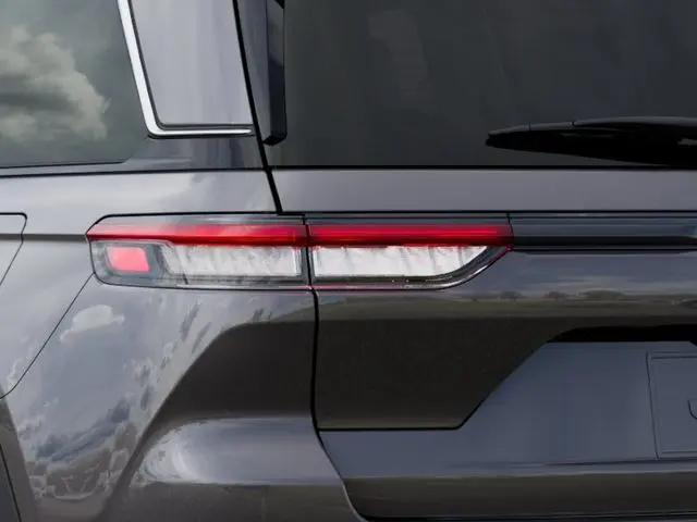 2026 Jeep Grand Cherokee Laredo 4x2