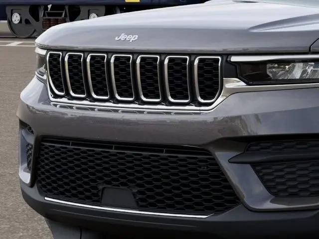 2026 Jeep Grand Cherokee Laredo 4x2