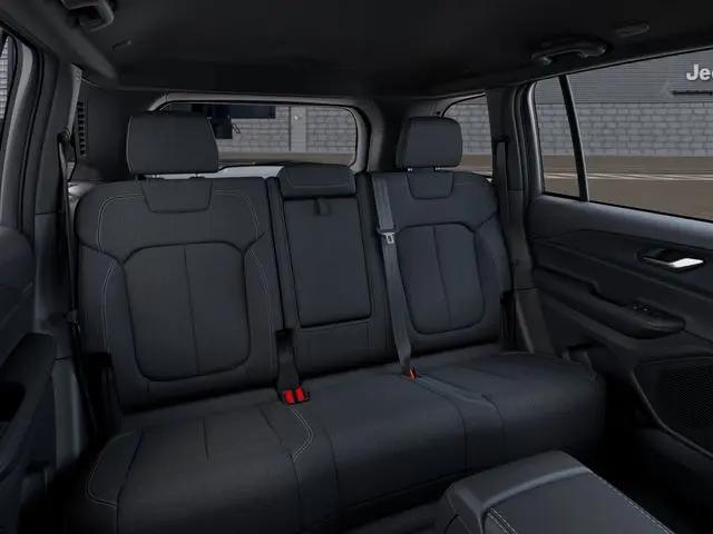 2026 Jeep Grand Cherokee Laredo 4x2